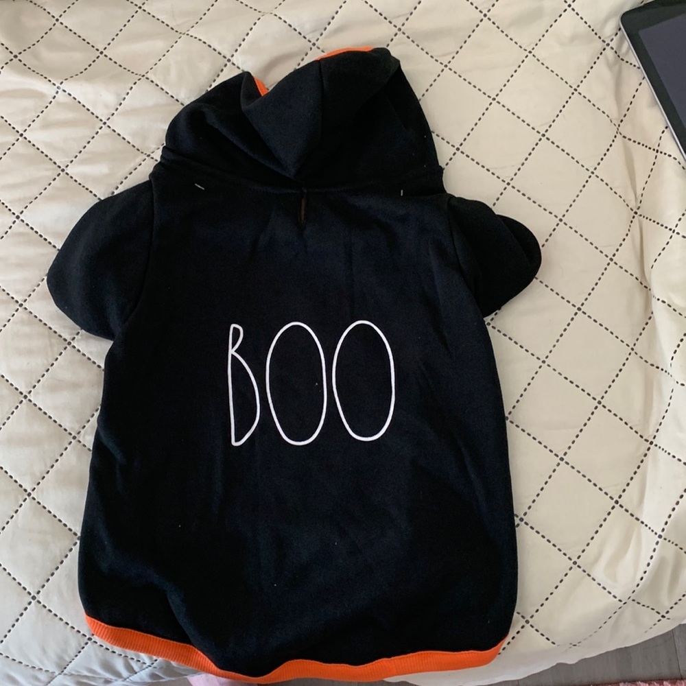 NWT Rae Dunn dog Halloween hoodie size Large.